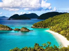 Cam ranh thu hút du khách bởi khung cảnh thiên nhiên