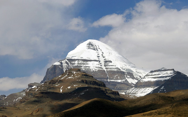 Khám phá ngọn núi thiêng Kailash ở Tây Tạng